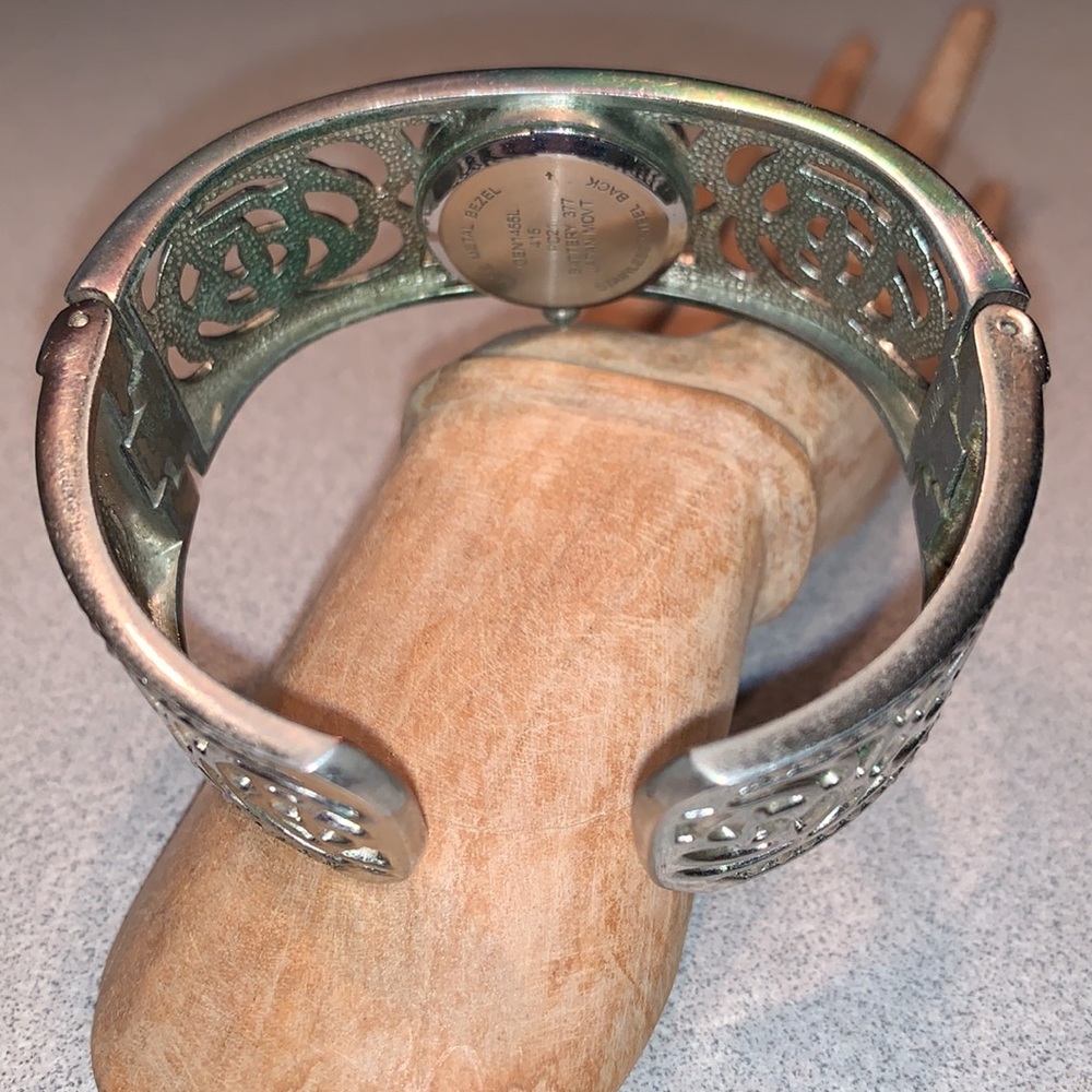 Very Comfortable Hinge Cuff Quartz Watch with Faux Stones Around Face - Picture 5 of 8